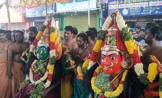 கும்பகோணம் படைவெட்டி மாரியம்மன் ஆலயத்தின் 135 வது ஆண்டு மாசிமாத ஸ்ரீபச்சை பத்ரகாளியம்மன் வீதிவுலா … சுவாமி தரிசனம் செய்ய குவிந்த திரளான பக்தர்கள் …