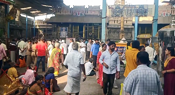 A large number of devotees thronged the temple of Thiruvallur Veeraravar Swami on the occasion of Thai Amavasai-p