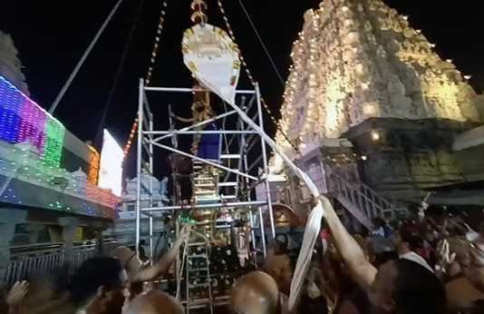உலக பிரசித்தி பெற்ற காஞ்சிபுரம் காமாட்சி அம்மன் கோவிலில் கொடியேற்றத்துடன் தொடங்கிய மாசி பிரம்மோற்சவம் : திரளான பக்தர்கள் பங்கேற்பு …