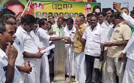 திமுக அரசைக் கண்டித்து வேலை நிறுத்தப் போராட்டத்தில் ஈடுப்பட்ட கும்பகோணம் அண்ணா தொழிற்சங்க பேரவை மற்றும் கூட்டமைப்பு சங்கம் ….
