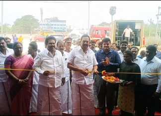திருவள்ளூர் மாவட்ட ஆட்சியர் பெருந்திட்ட வளாகத்தில் தொடங்கப்பட்ட மூன்றாவது புத்தக கண்காட்சி விழா : அமைச்சர் காந்தி திறந்து வைத்து அரங்கத்தை பார்வையிட்டார் …