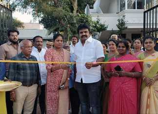 எதை செய்தாலும் ரைட்டாதான் செய்யனும் … சிறுவர் பூங்காவை ரிப்பன் வெட்டி திறந்து வைத்து வலது காலை எடுத்து வைத்து உள்ளே சென்ற தஞ்சை மாநகர மேயர், ஆணையர், துணை மேயர் ….