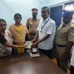 1.765 lakh cash taken in a car without proper documents was seized by election flying soldiers near Tiruvarur..p2