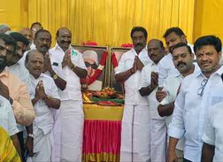 அதிமுக கட்சிக் கொடி ஏற்றி வைத்து காஞ்சிபுரத்தில் நடைப்பெற்ற மறைந்த முதல்வர் ஜெயலலிதா புகழ் பரப்பும் தெருமுனை கூட்டம் : முன்னாள் அமைச்சர் சோமசுந்தரம் சிறப்புரை ..