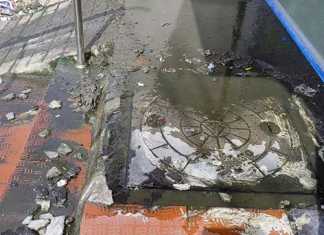 காஞ்சிபுரம் மாநகராட்சி நிர்வாகத்தின் அலட்சியப் போக்கினால் பொதுமக்கள் மூக்கை மூடிக்கொண்டு வங்கிக்கும் ஏடிஎம் க்கும் செல்லும் அவலம் ..