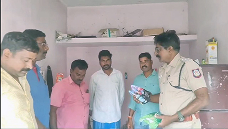 ரூ.1.26 லட்சம் மதிப்பிலான குட்கா பறிமுதல் ஒருவர் கைது மூன்று கடைகளுக்கு சீல்வைப்பு : காஞ்சிபுரம் மாவட்ட காவல்துறையினரின் அதிரடி நடவடிக்கை …