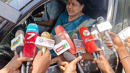 நான் யார் என்பதை திமுகவிற்கு காட்டுவேன் : அப்போது அக்கட்சி என்னவாகும் என்பதையும் கணித்து வைத்துள்ளேன் .. வி.கே. சசிகலா பேட்டி
