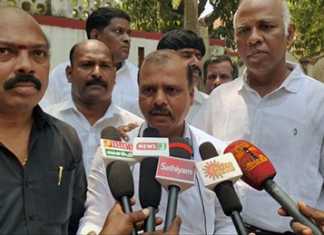 திருவள்ளூர் மாவட்ட ஆட்சியரைக் கண்டித்து நீதிமன்ற புறக்கணிப்பு போராட்டத்தில் ஈடுப்பட்டு வரும் வழக்கறிஞர்கள் …