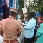 More than 600 sarees and 16 sewing machines were seized in a vehicle search conducted by the Election Flying Squad near Tiruvarur-p1