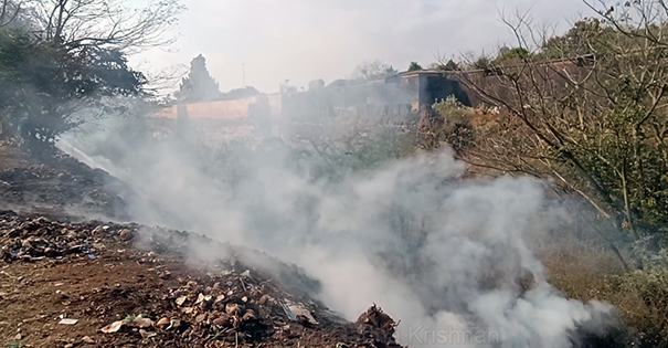 Sudden fire accident in the world famous Tanjore Big Temple Moat - Corporation employees brought the fire under control after a long struggle...p