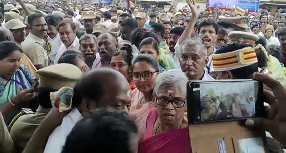 The closing ceremony of the world famous Tiruvarur Thyagaraja Swamy Azhitherota Festival in which 5 lakh people participated -p