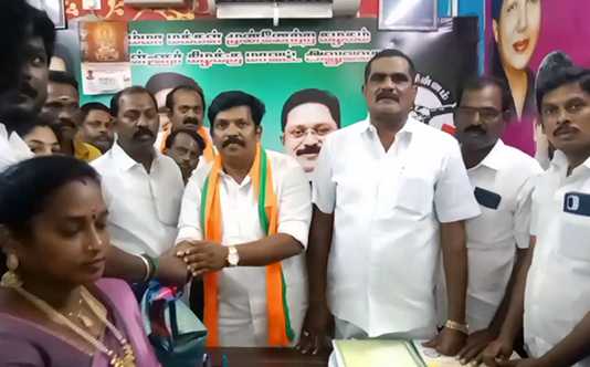 அம்மா மக்கள் முன்னேற்றக் கழக நிர்வாகிகள் சார்பில் தச்சூர் கூட்டுச் சாலையில் நடைப்பெற்ற திருவள்ளூர் நாடாளு மன்ற பாஜக வேட்பாளர் அறிமுக கூட்டம் …