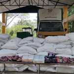 The police surrounded the people who distributed the 583 kg Gutka in the cargo vehicle to the shops in the Kovilacherry area using a two-wheeler-p