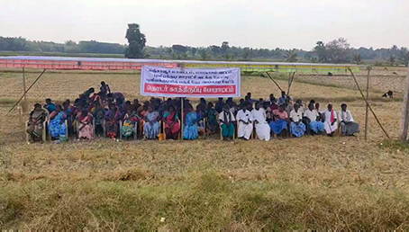 The villagers of Puliyakudi, who have been involved in a protest in a modern way, insisting on setting up a part-time fair price shop...p
