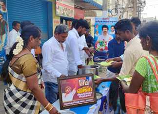 தமிழக வெற்றிக் கழகம் சார்பில் நடைப்பெற்ற 900 நாளாக ஏழை எளியோர்க்கு காலைவுணவு வழங்கும் நிகழ்ச்சி : பொதுமக்களுக்கு திருவள்ளூர் மேற்கு மாவட்டத் தலைவர் குட்டி வழங்கினார்…