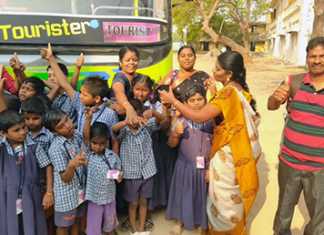 கால்களை ஆரத் தழுவிய கடலலையில் ஆடிப்பாடி ஆரவாரம் செய்த பார்வைத் திறன் இழந்த மாணாக்கர்கள் ..