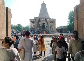 சித்திரை மாத பிரதோஷத்தை முன்னிட்டு தஞ்சை பெரியக்கோயில் மகா நந்தியம் பெருமானுக்கு நடைப்பெற்ற சிறப்பு அபிஷேகம்…