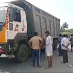 Accident near Tiruvallur when a tipper lorry hit two people on a two-wheeler -p3