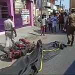 Accident near Tiruvallur when a tipper lorry hit two people on a two-wheeler -p5