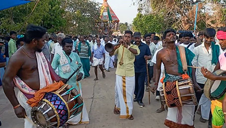 Alathur Arulmiku Srikar's Ayyanar temple pilgrimage was very well done...p