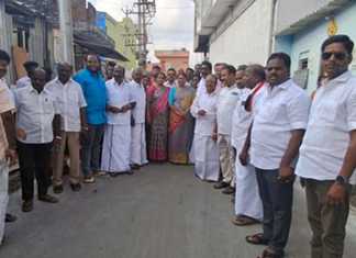 ஓரிக்கை பகுதியில் வீதி வீதியாக சென்று இரட்டை இலைக்கு வாக்கு சேகரித்த முன்னாள் அமைச்சர் வளர்மதி…..