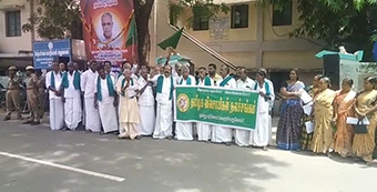 A large number of farmers protested in Tiruvarur demanding supply of three-pronged electricity-p
