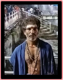 A roadside vendor suddenly collapsed and died - Kumbakonam police investigating...