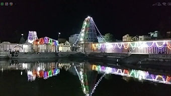 A special worship was held for Pushpa Vimanavula Swami at Sirkazhi Chattinadhar Temple throughout the night.p